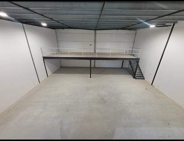 395M² WAREHOUSE TO LET IN STIKLAND INDUSTRIAL